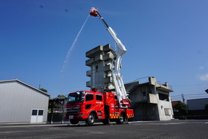 屈折はしご付消防自動車２