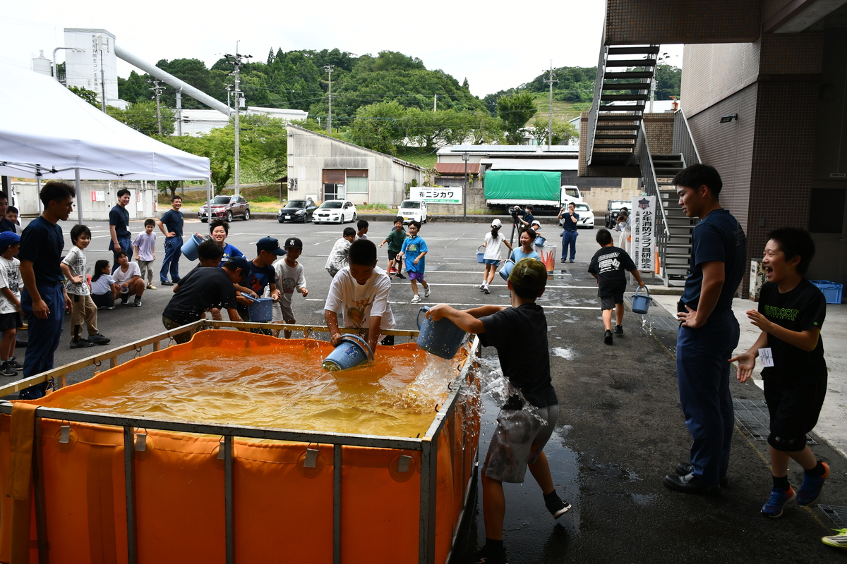消火バケツリレー